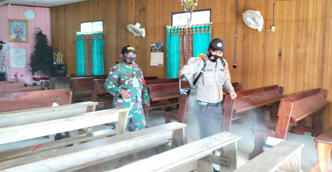 Jelang Kegiatan Ibadah Hari Minggu, Polsek Kahut Lakukan Sterilisasi Gereja
