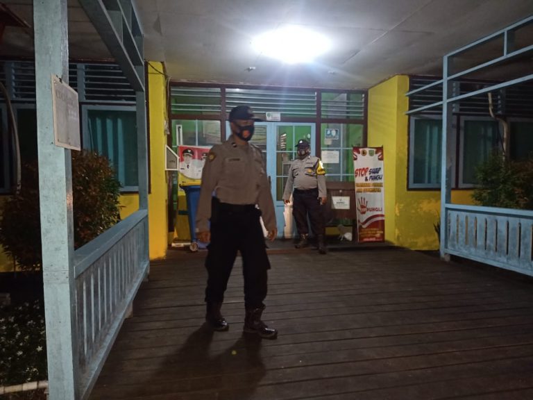 Gelar Patroli Malam, Anggota Polsek Pandih Batu Imbau Penjaga Sekolah
