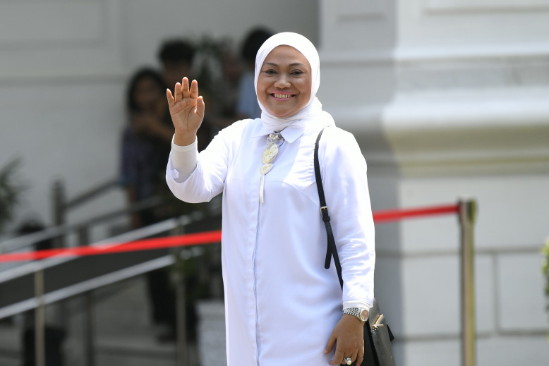Mantan Menteri Keuangan Sri Mulyani Indrawati meninggalkan Kompleks Istana Kepresidenan di Jakarta, Selasa (22/10/2019).