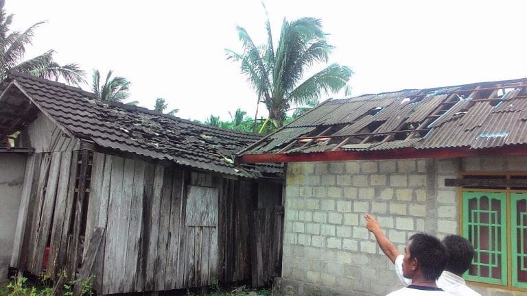 Rumah Tersambar petir di Sungai Bakau 1