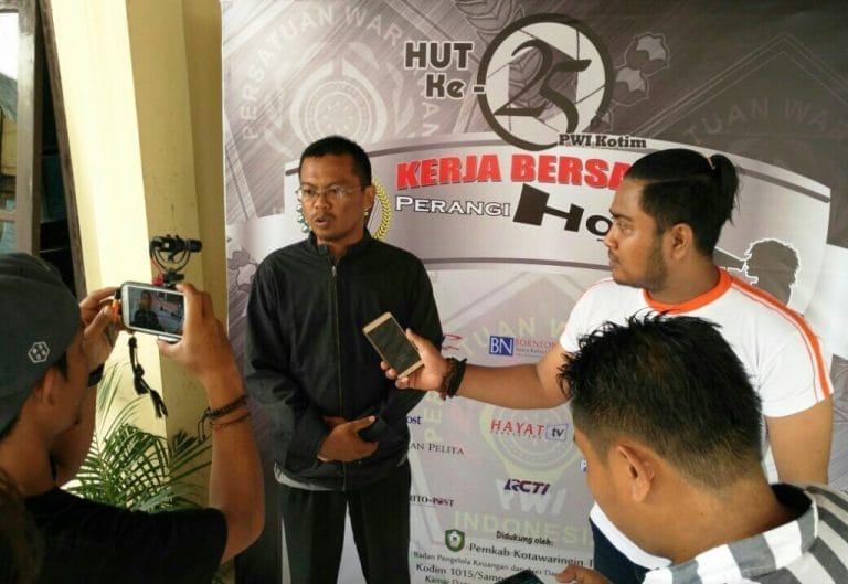 Sejumlah wartawan di Kabupaten Kotawaringin Timur menyatakan perang terhadap berita bohong atau Hoax