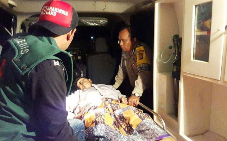 Jidi, Warga Kapitan Kumai tengah berada di dalam Ambulance untuk diantar menuju RSJ di Banjarmasin