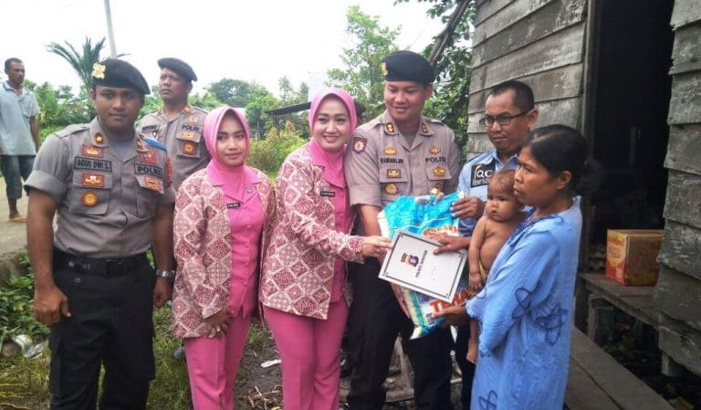 Kapolres Seruyan bagikan sembako