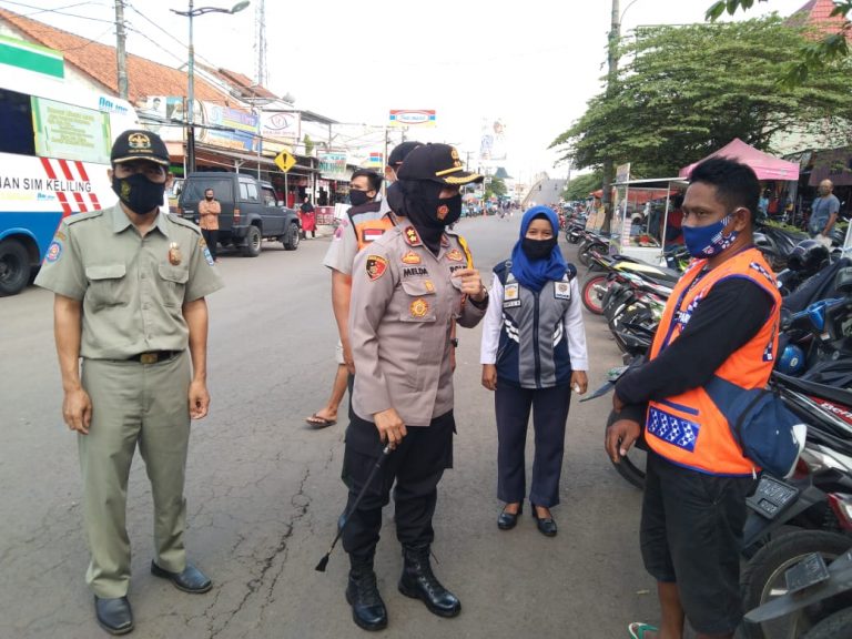 Kapolres Banjar Pantau Penerapan Prokes di Pasar Langensari