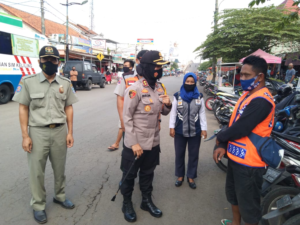 Kapolres Banjar Pantau Penerapan Prokes di Pasar Langensari