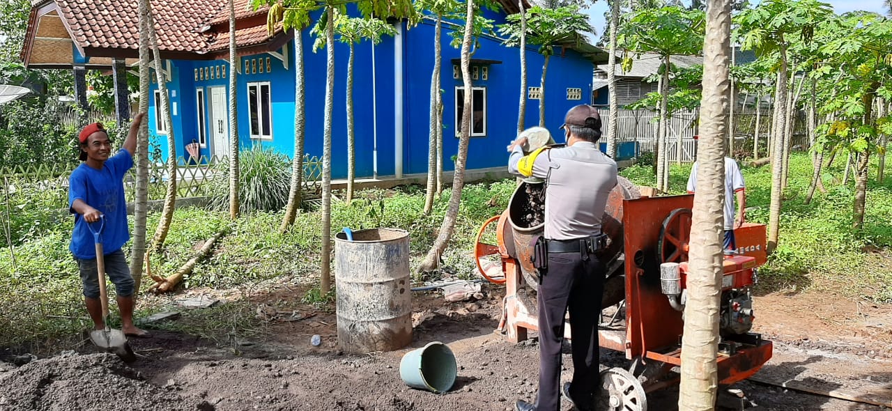 Aparatur dan Warga Desa Langensari, Gotong Royong Membangun Jalan