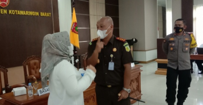 Bupati Kobar dan Kajari Ingatkan Kades Hati-hati Gunakan Dana Desa