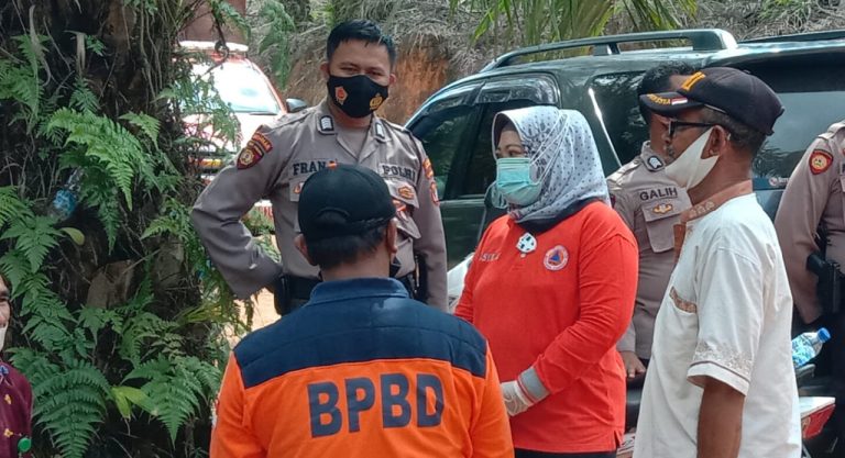 Tutup Bekas Lubang Tambang Maut di Pangkut