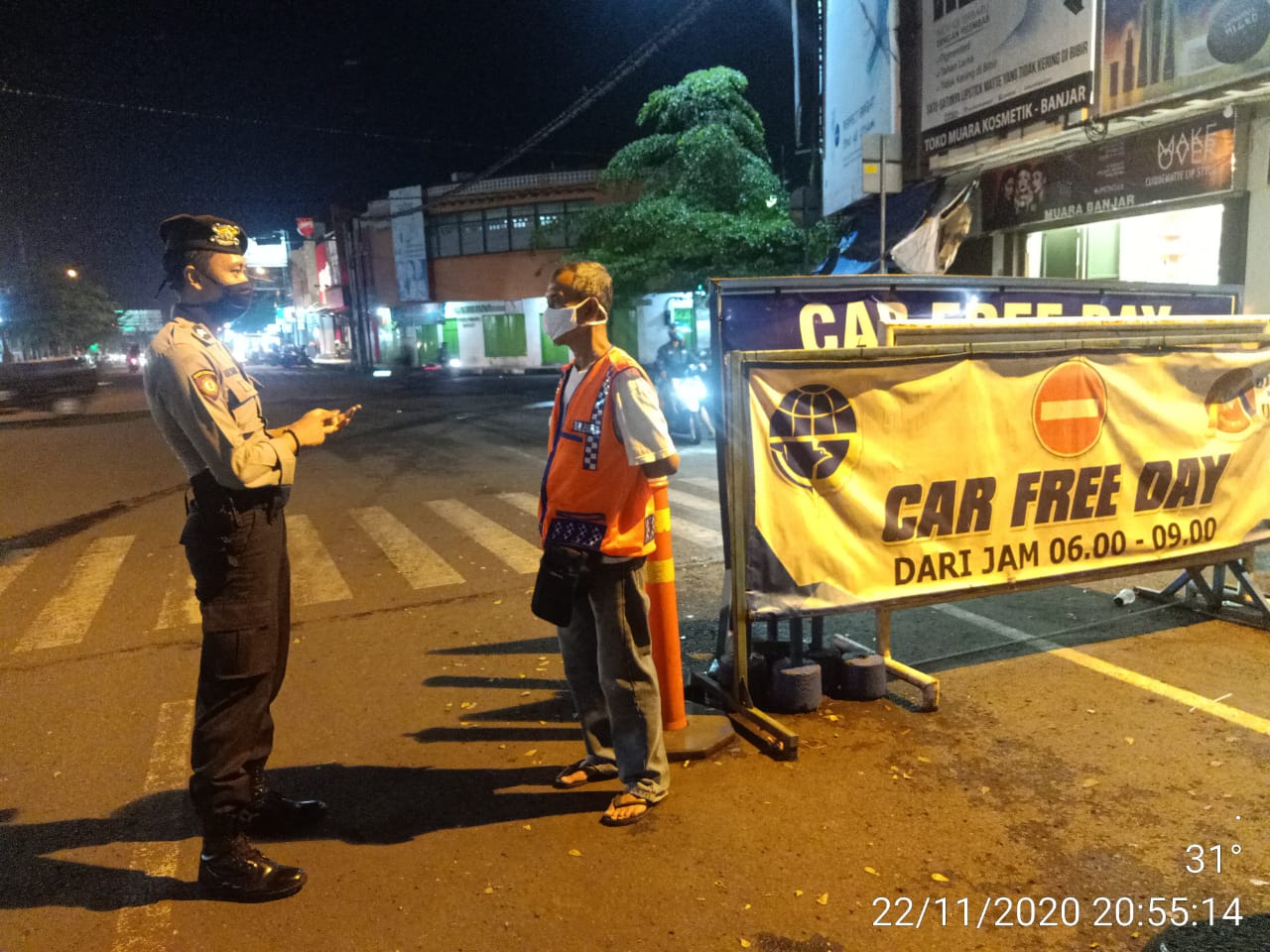 Juru Parkir di Jalan Letjen Suwarto di Datangi oleh 3 Personil Kepolisian dari Polres Banjar