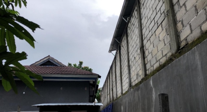 Rawannya Toko Bangunan Retak di RT 21 Kelurahan Madurejo, Warga Khawatir Menimpa TPA