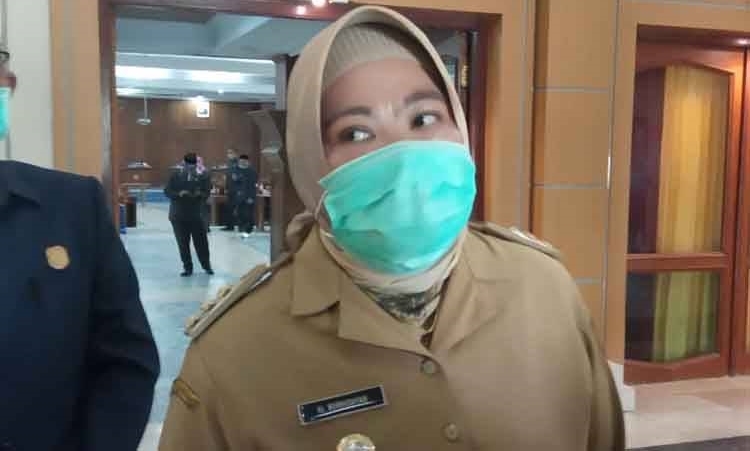 1598429880-bupati-kobar-nurhidayah-0011