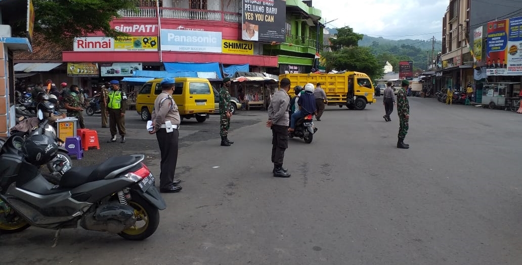 1a2056d8-5721-45fb-a683-2c45d326e9ab