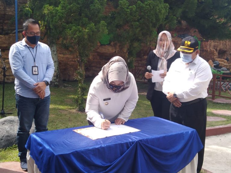 Dukung Pariwisata, BRI Serahkan CSR Kepada Bupati Kobar