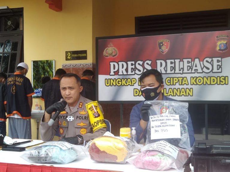 8cd99cf8-a52e-4a43-b275-b5ce5fa8053a