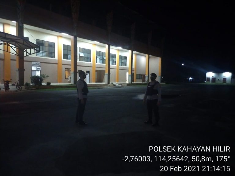 Anggota Polsek Kahayan Hilir Laksanakan Patroli Malam Di Stadion H.M Sanusi Pulang Pisau