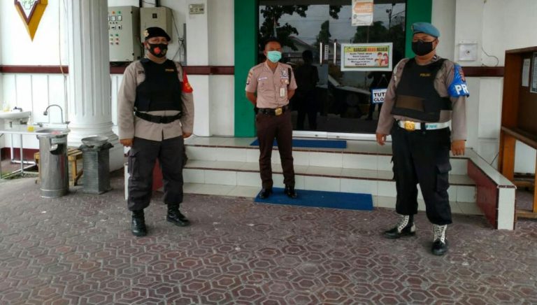 Anggota Polsek Sukamara Patroli ke Kantor Bank, Cegah Aksi Kejahatan