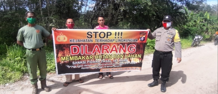 Anggota Polsek Tewang Sangalang Garing Sosialisasi Karhutla.