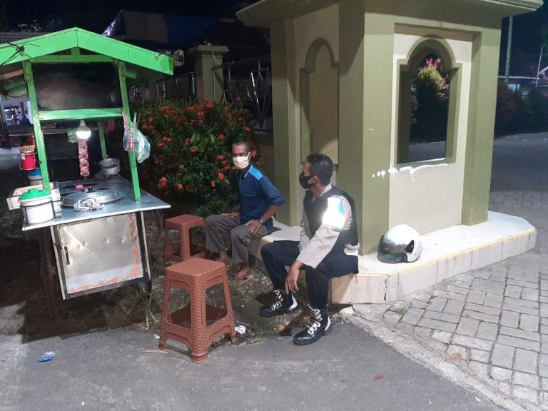Antisipasi Kejahatan Dan Awasi Prokes Masyrakat, Polsek Kapuas Timur Laksanakan Patroli Malam