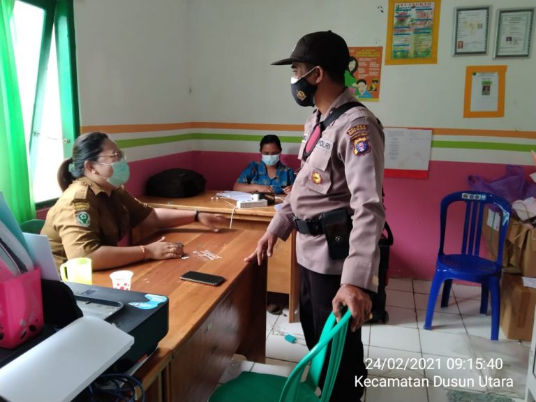 Bhabinkamtibmas Bersama Satgas Posko PPKM Skala Mikro Desa Bantai Bambore Sosialisasi Prokes