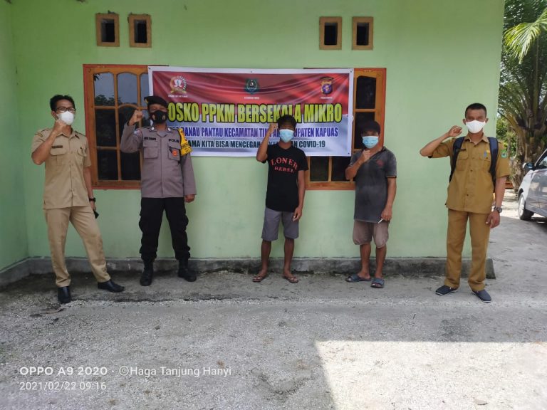 Bhabinkamtibmas Desa Danau Pantau Pasang Spanduk Posko PPKM