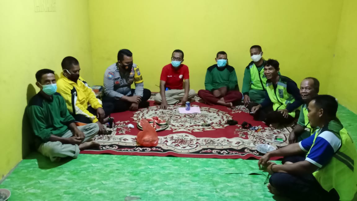 Bhabinkamtibmas Desa Karang Tunggal ajak warga giat poskamling