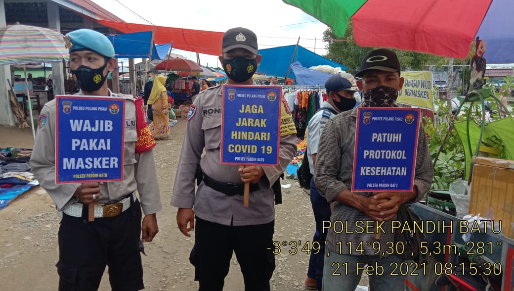 Bhabinkamtibmas Desa Pangkoh Hilir Himbau Masyarakat Selalu Gunakan Masker Dan Selalu Mentaati Protokol Kesehatan