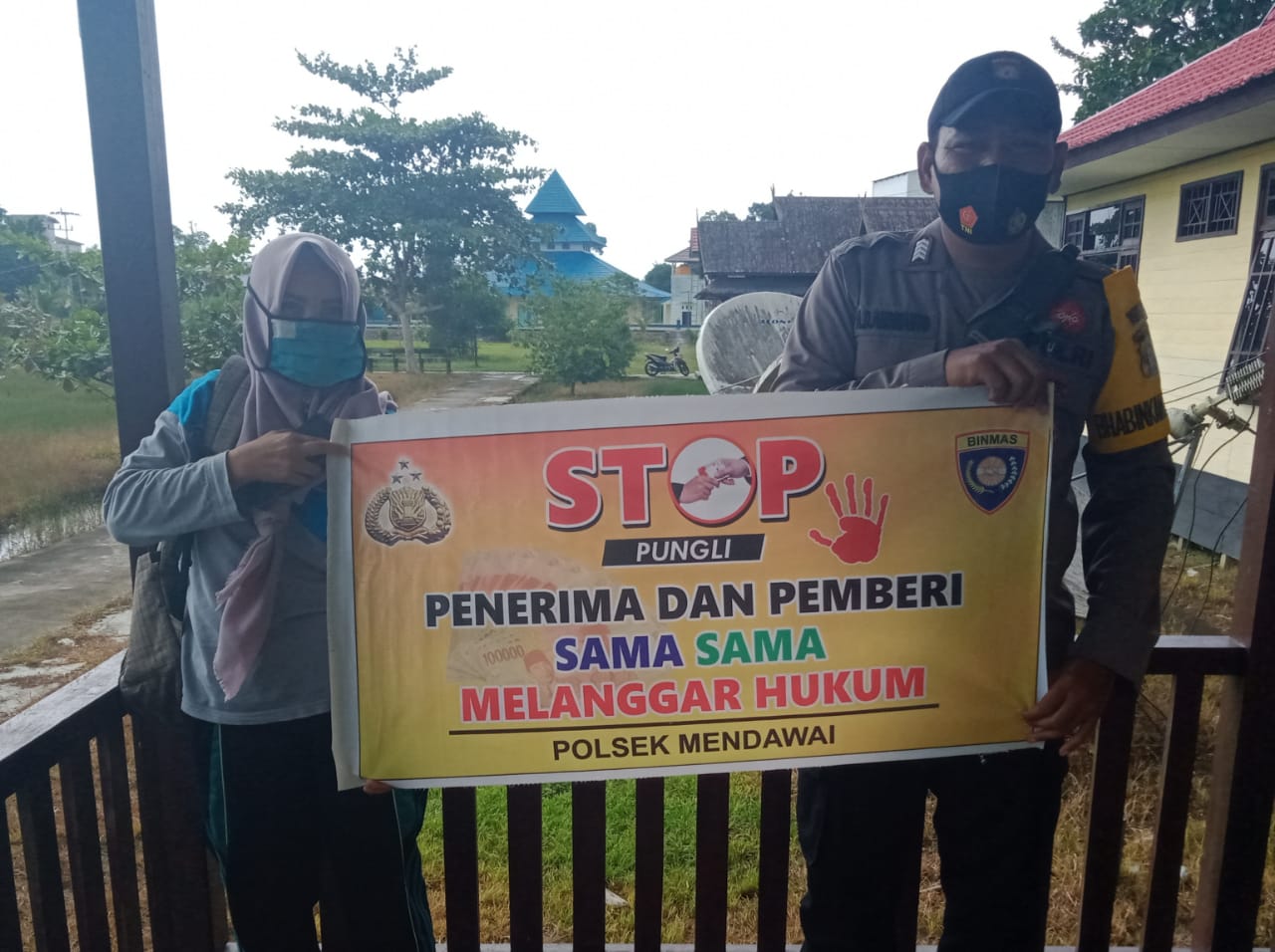 Bhabinkamtibmas Polsek Mendawai Sosialisasi Saber Pungli Ke Masyarakat