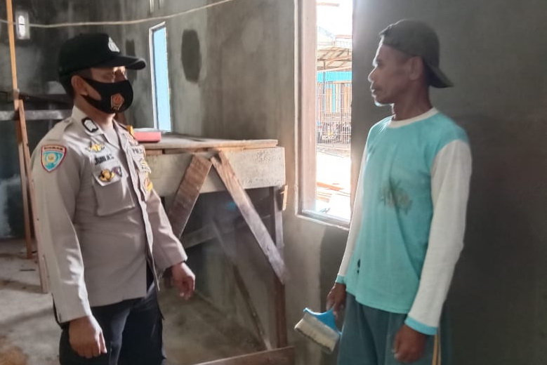 Bhabinkamtibmas Tewang Kampung Sosialisasi Pencegahan Penyebanran Covid-19 Kepada Warganya