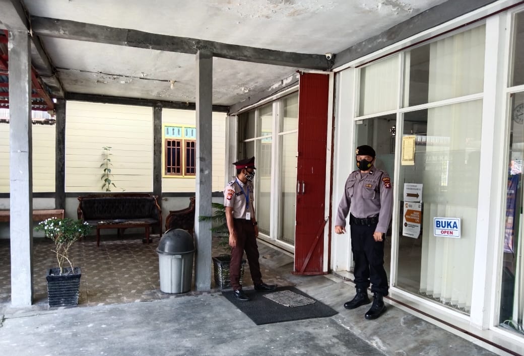 Cegah Kriminalitas, Personil Polsek Timpah Laksanakan Patroli Kamtibmas Ke Bank