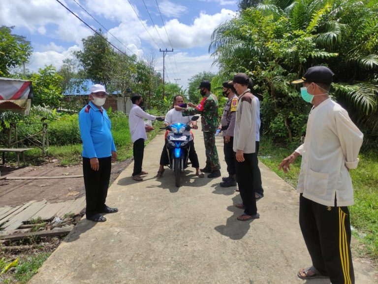 Cegah Penyebaran Covid-19, Personil Pos PPKM Desa Batuah Laksanakan Patroli Prokes