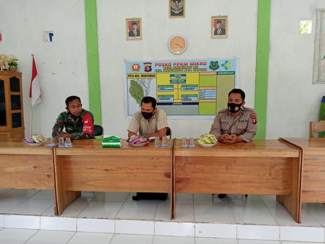 Cegah Penyebaran Covid-19, Polsek Mantangai Bersama Perangkat Desa Mulai Dirikan Pos PPKM