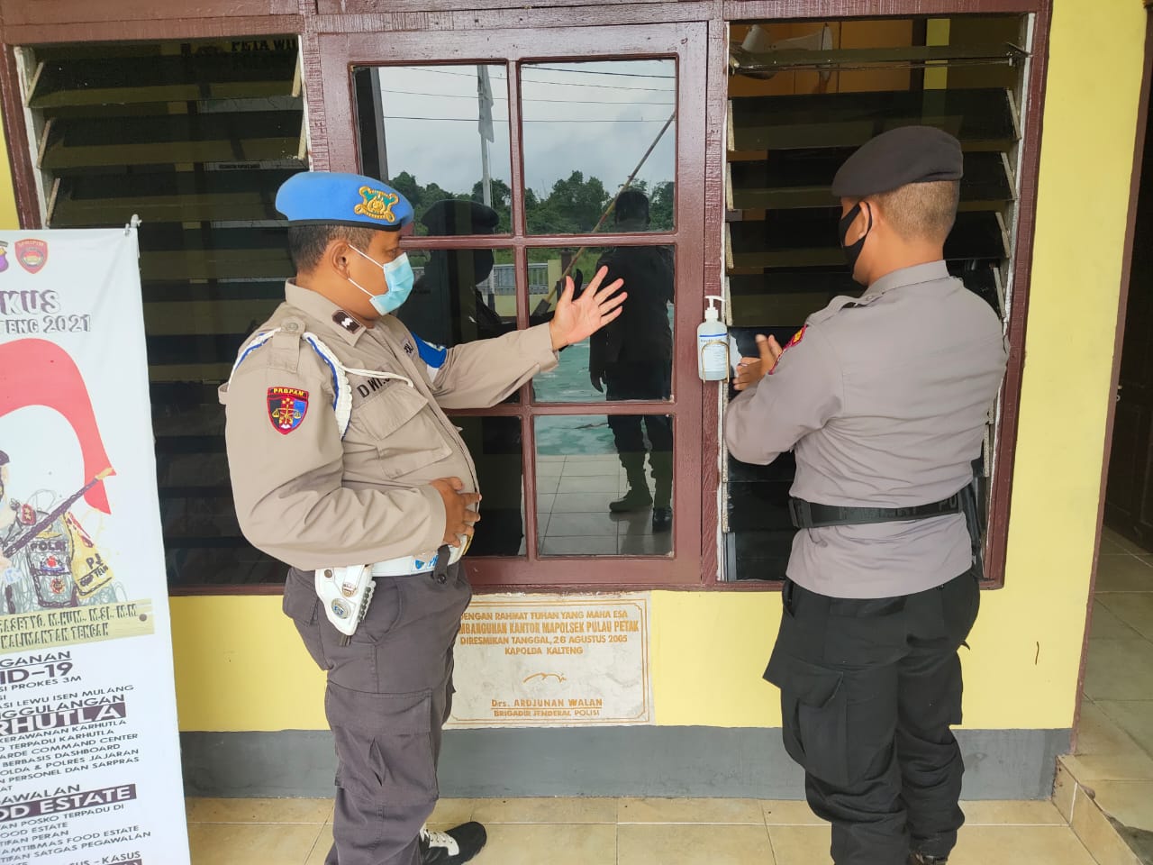 Cegah Penyebaran Virus Covid-19 Polsek Pulau Petak Monitor Pelaksanaan Prokes