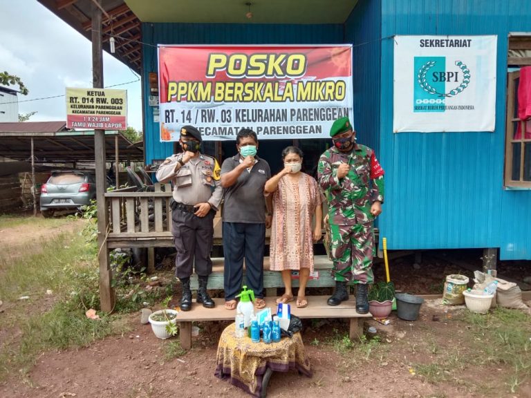 Cegah covid 19 Bhabinkamtibmas dan Babinsa Kelurahan Parenggean bentuk Posko PPKM Skala Mikro.