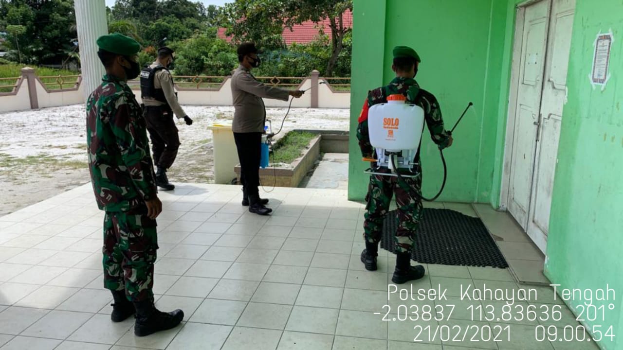 Fasilitas Ibadah Kembali Menjadi Sasaran Penyemprotan Personel Polsek Kahayan Tengah dan Koramil 1011-16