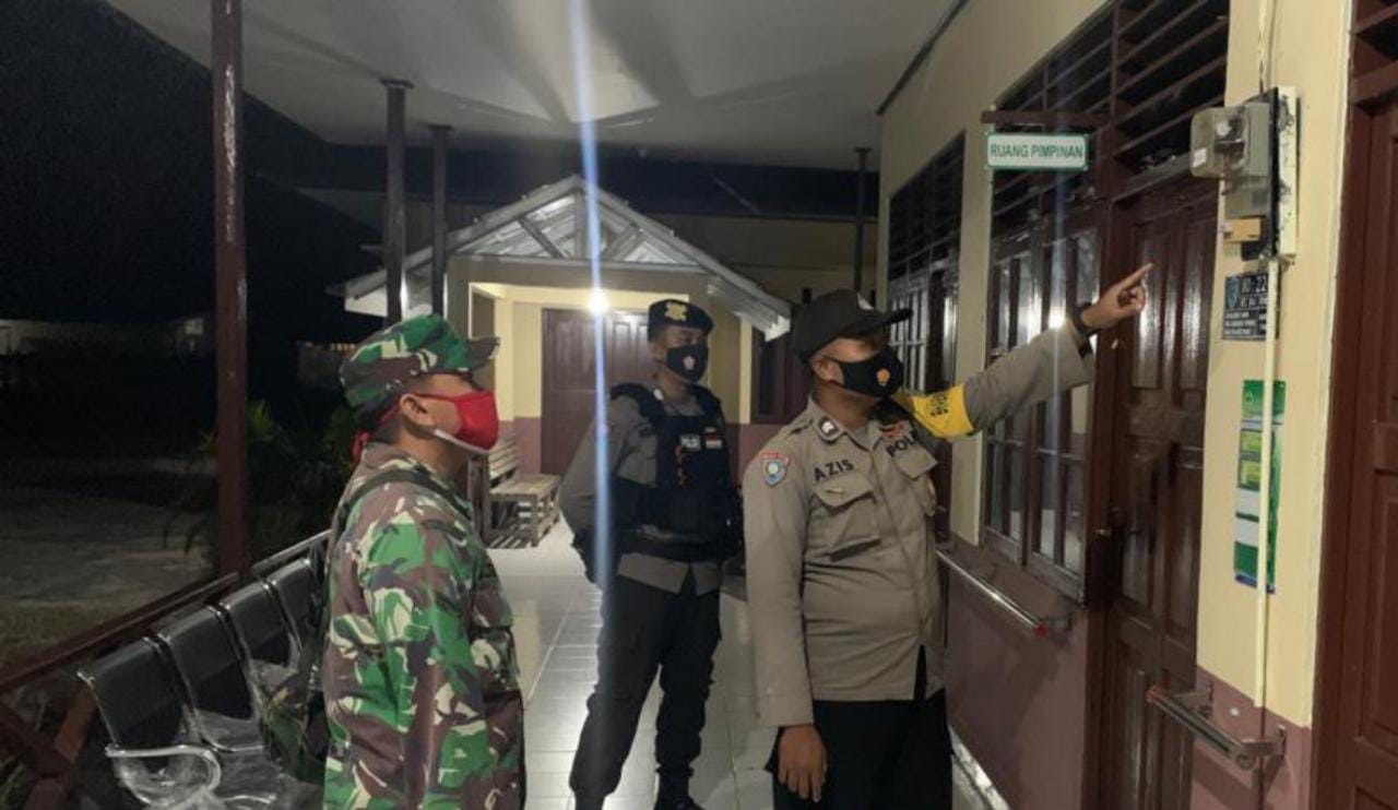 Gelaran Patroli Malam Personil Polsek Kahayan Tengah Cek Penyimpanan Vaksin