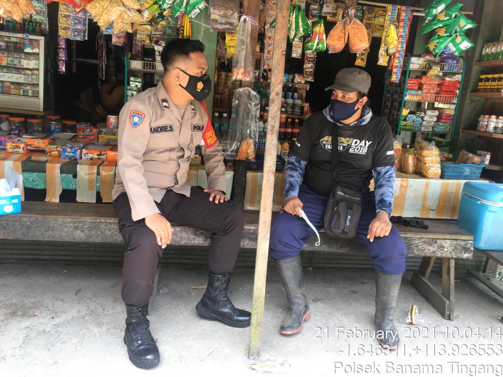 Hari Minggu Bhabinkamtibmas Desa Pahawan Polsek Banama Tingang Tetap Turun Ke Masyarakat Untuk Berikan Himbauan Protokol Kesehatan Kepada Masyarakat