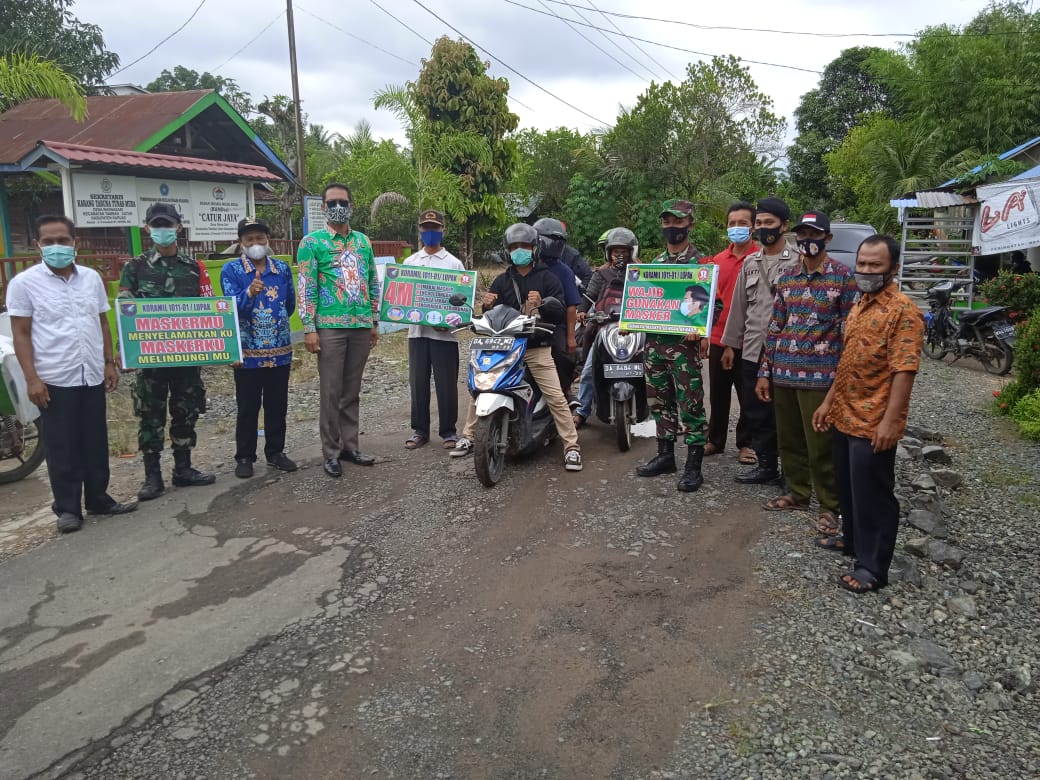 Kegiatan Pemberlakuan Pembatasan Kegiatan Masyarakat oleh Personel Penjagaan Pos PPKM di Wilkum Polsek kapuas kuala