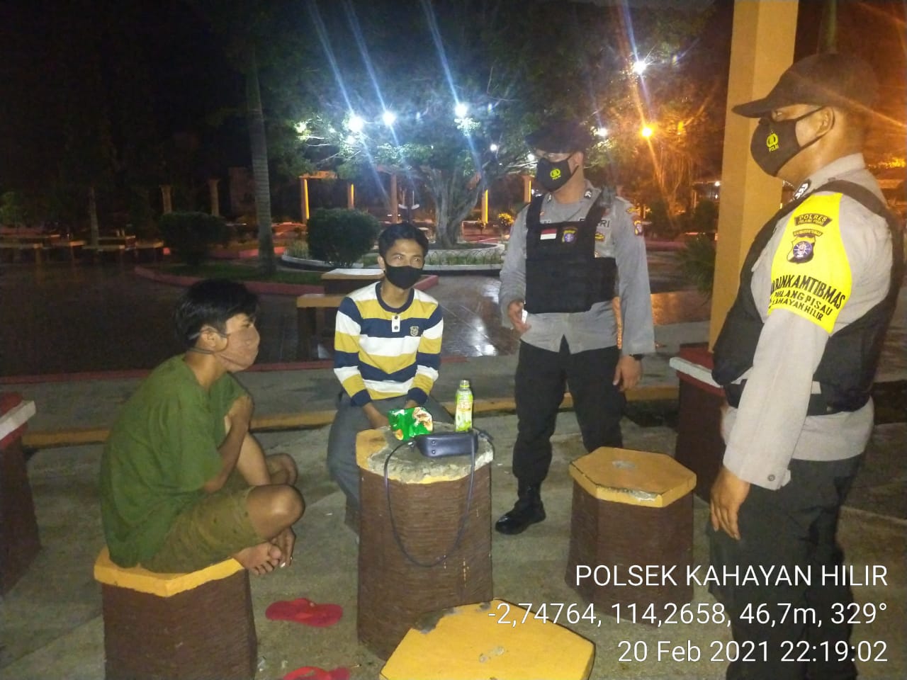Kembali Anggota Polsek Kahayan Hilir Berikan Himbauan Serta Ajak Warganya Dalam Mentaati Protokol Kesehatan