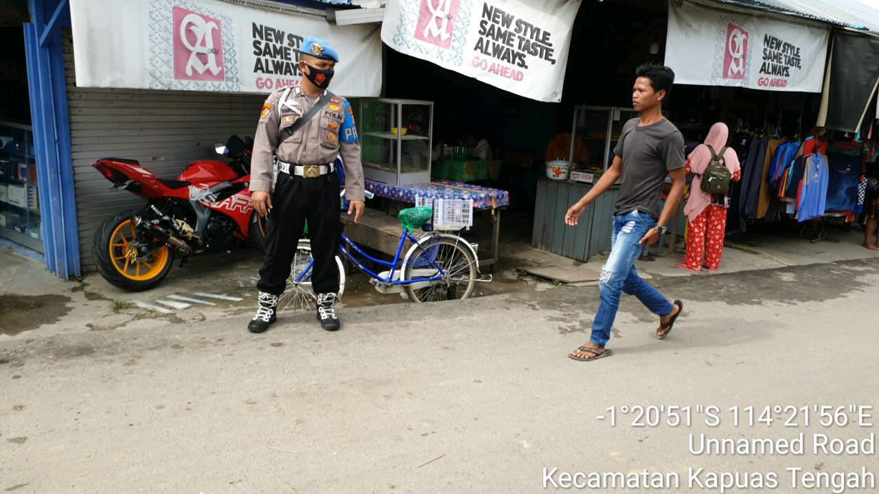 Lakukan Patroli Harkamtibmas, Polsek Kapuas Tengah Sambangi Pasar Harian