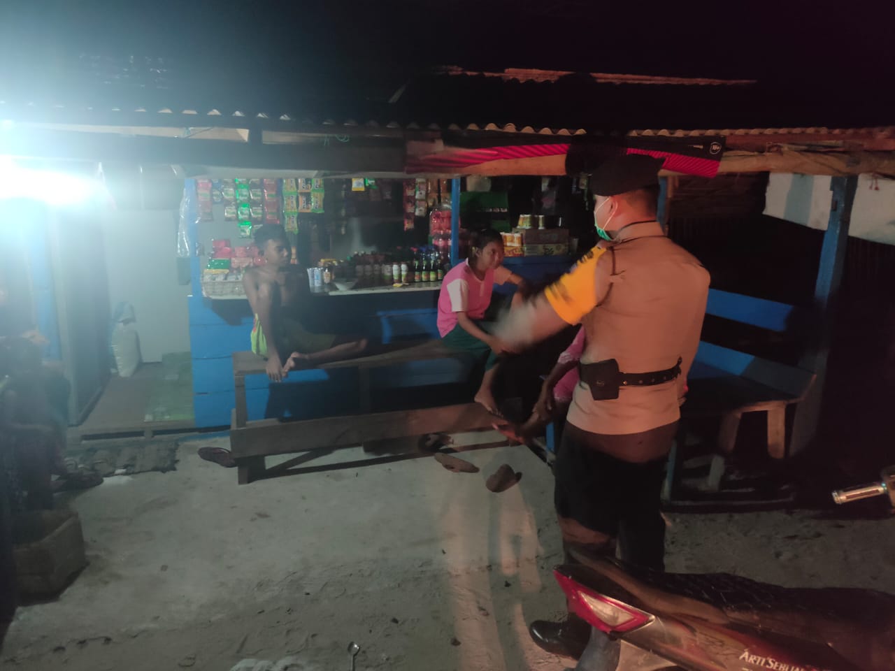 Patroli Polsek Pantai lunci, Himbau Warga Patuhi Protokol Kesehatan