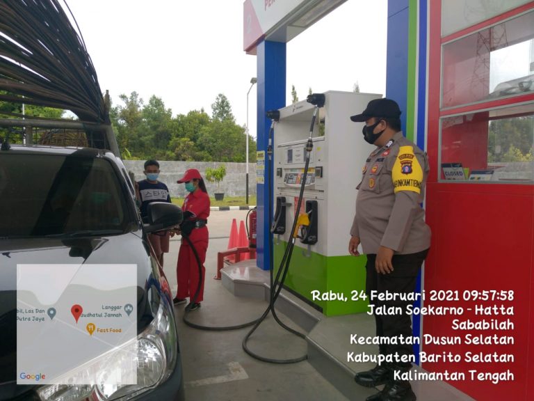 Personel Polsek Dusel Ajak Masyarakat Selalu Pakai Masker Saat Beraktifitas