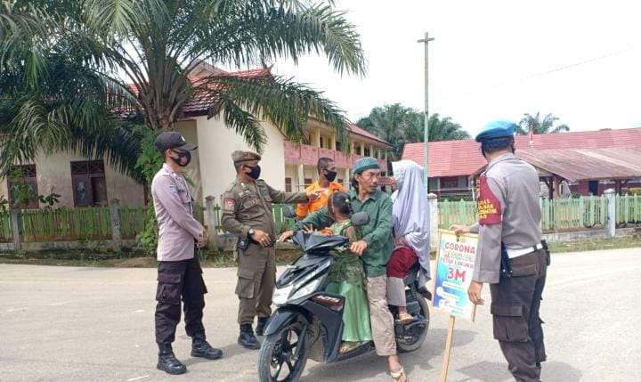 Personel Polsek Seruyan Tengah Tidak henti henti nya lakukan operasi yustisi di wilayah nya,