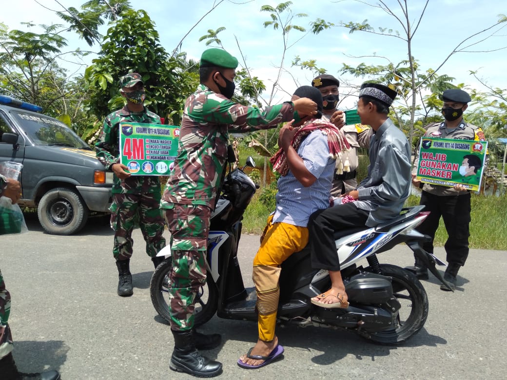 Personil Posko PPKM Desa Lunuk Ramba Laksanakan Patroli Penerapan PPKM Mikro