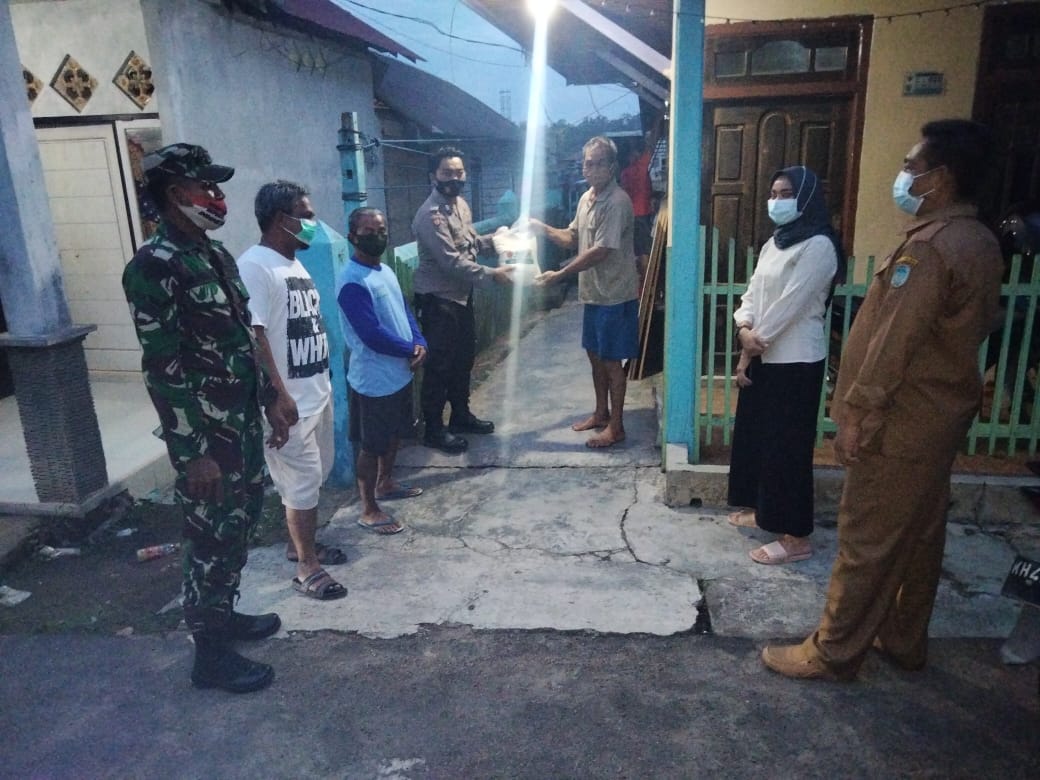 Petugas Posko Ppkm Nanga Bulik Pantau Warga Isolasi Mandiri