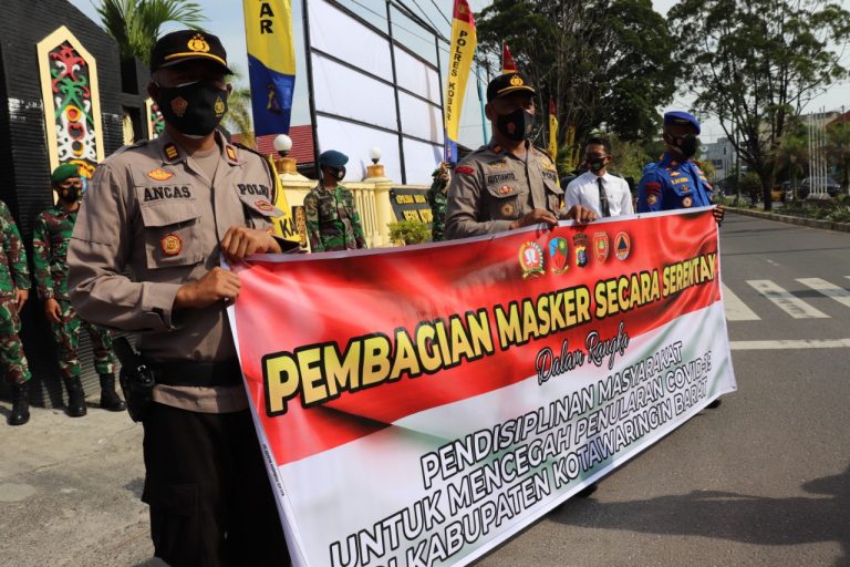 Polres Kobar Inisiasi Pembagian 1000 Masker Gratis Untuk Masyarakat