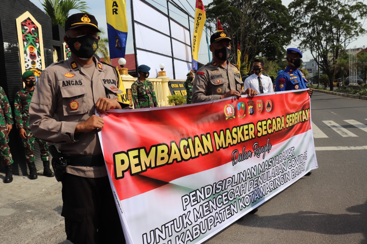 Polres Kobar Inisiasi Pembagian 1000 Masker Gratis Untuk Masyarakat