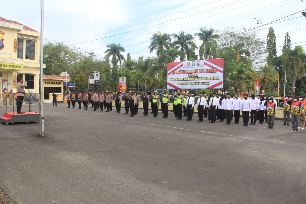 Polres kotim Gelar Apel Kesiapsiagaan Menghadapi Karhutla dan Penyerahan Maklumat Kapolda Kalteng