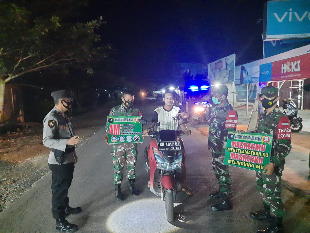 Polsek Kapuas Murung Tingkatkan Patroli Malam Bersama Koramil 1011-06 Sembari Ingatkan Masyarakat Bahaya Covid-19