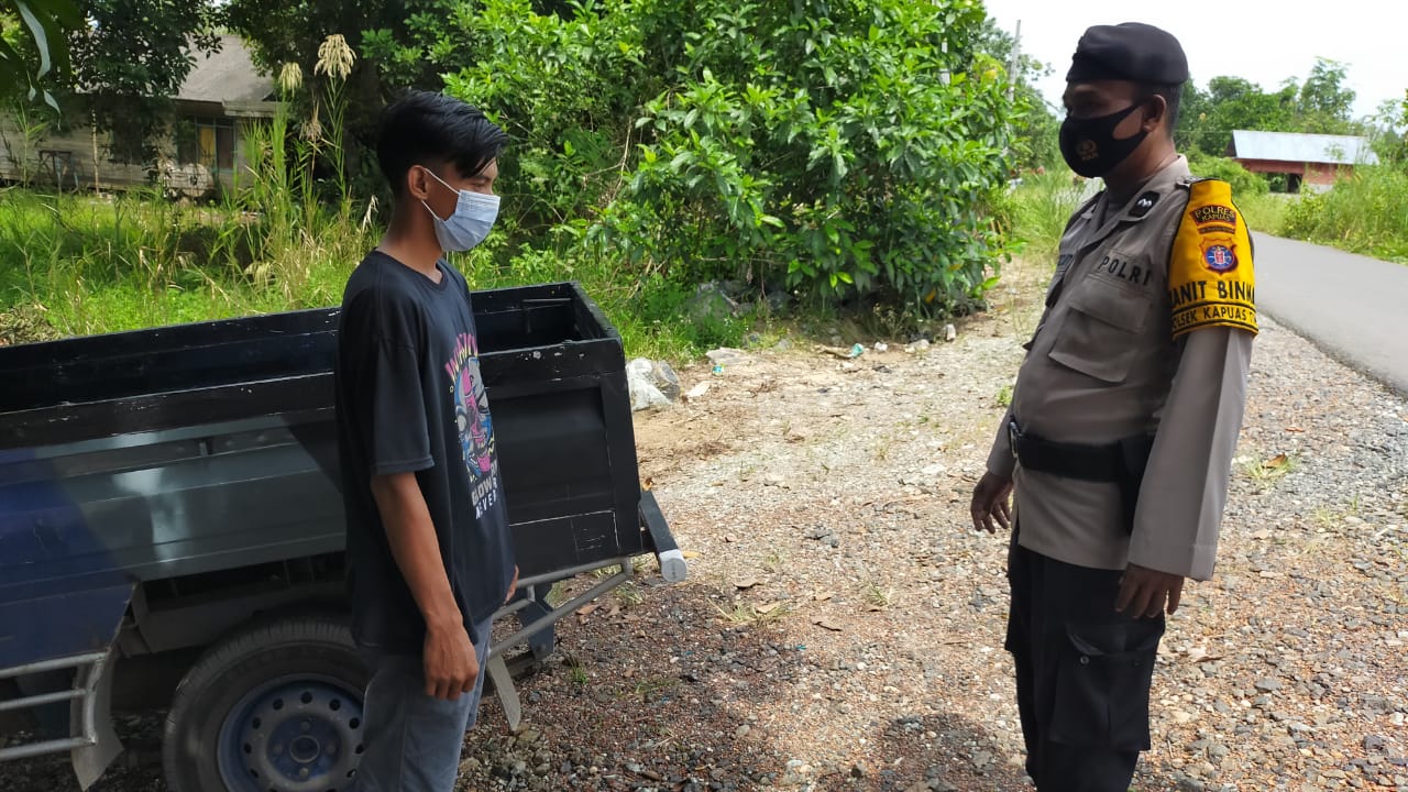 Polsek Kapuas Timur Ingatkan Warga Yang Tidak Memakai Masker Saat Beraktivitas