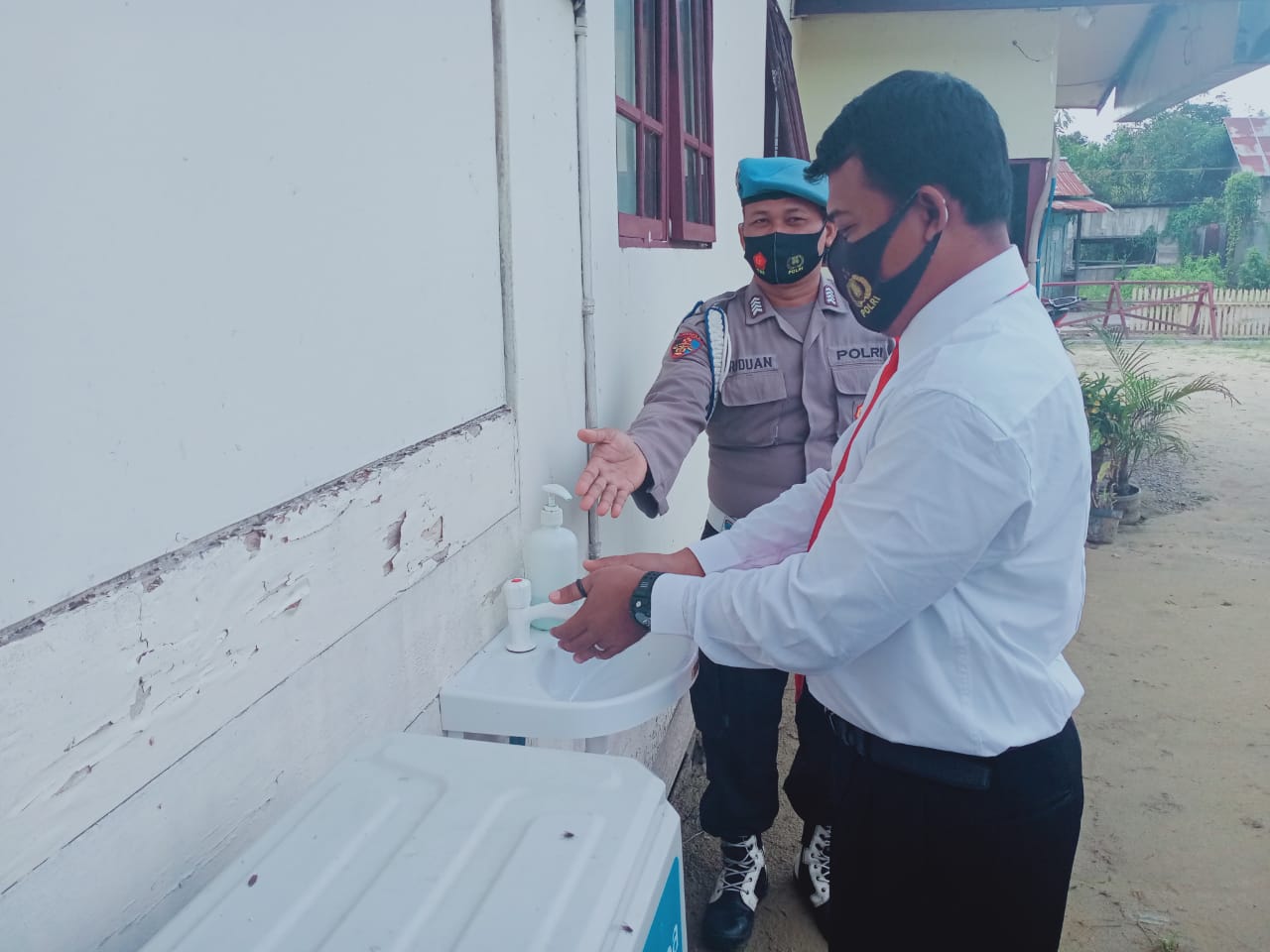 Sebelum Lakukan Kegiatan Rutin Personil Polsek Jabiren Raya Terapkan Prokes